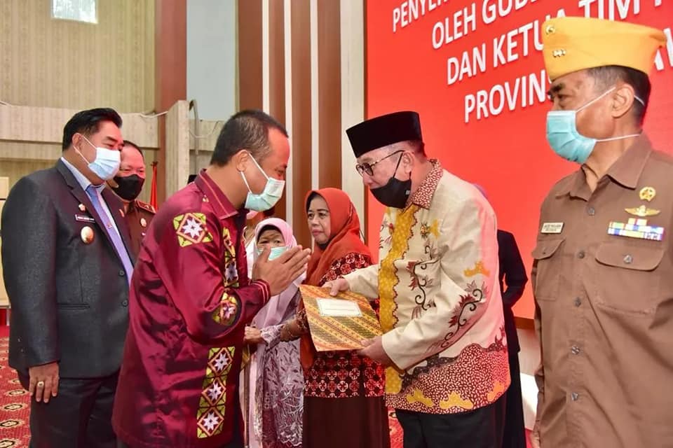 Gubernur dan Sekda Bersilaturrahmi dengan Keluarga Pahlawan di Sulsel